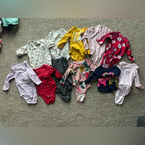 Assorted baby girl 9-12 month tops - Picture 1 of 4